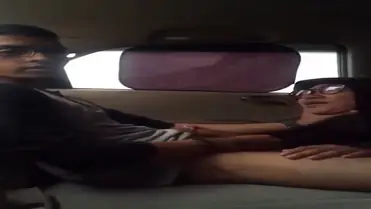 Bokep Indo Paksa Hijab Sepong di Mobil